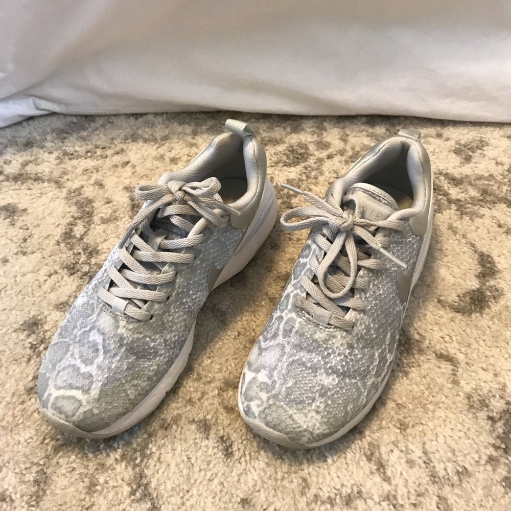 Nike Air Max - baby blue snakeskin print